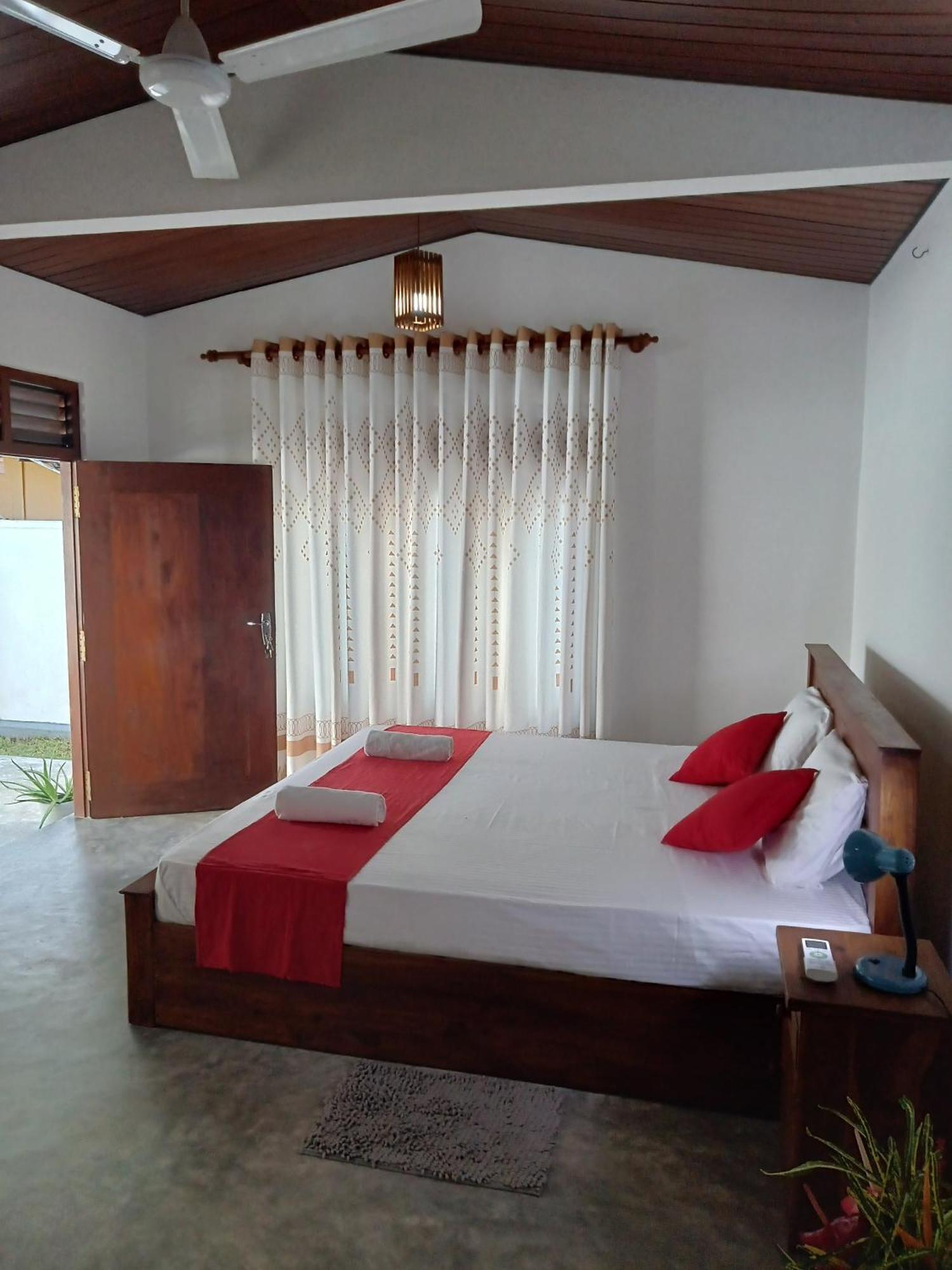 Gold Bubble Villa Unawatuna Bagian luar foto